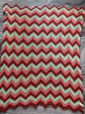 Vintage Handmade Chevron Knit afghan Throw Blanket